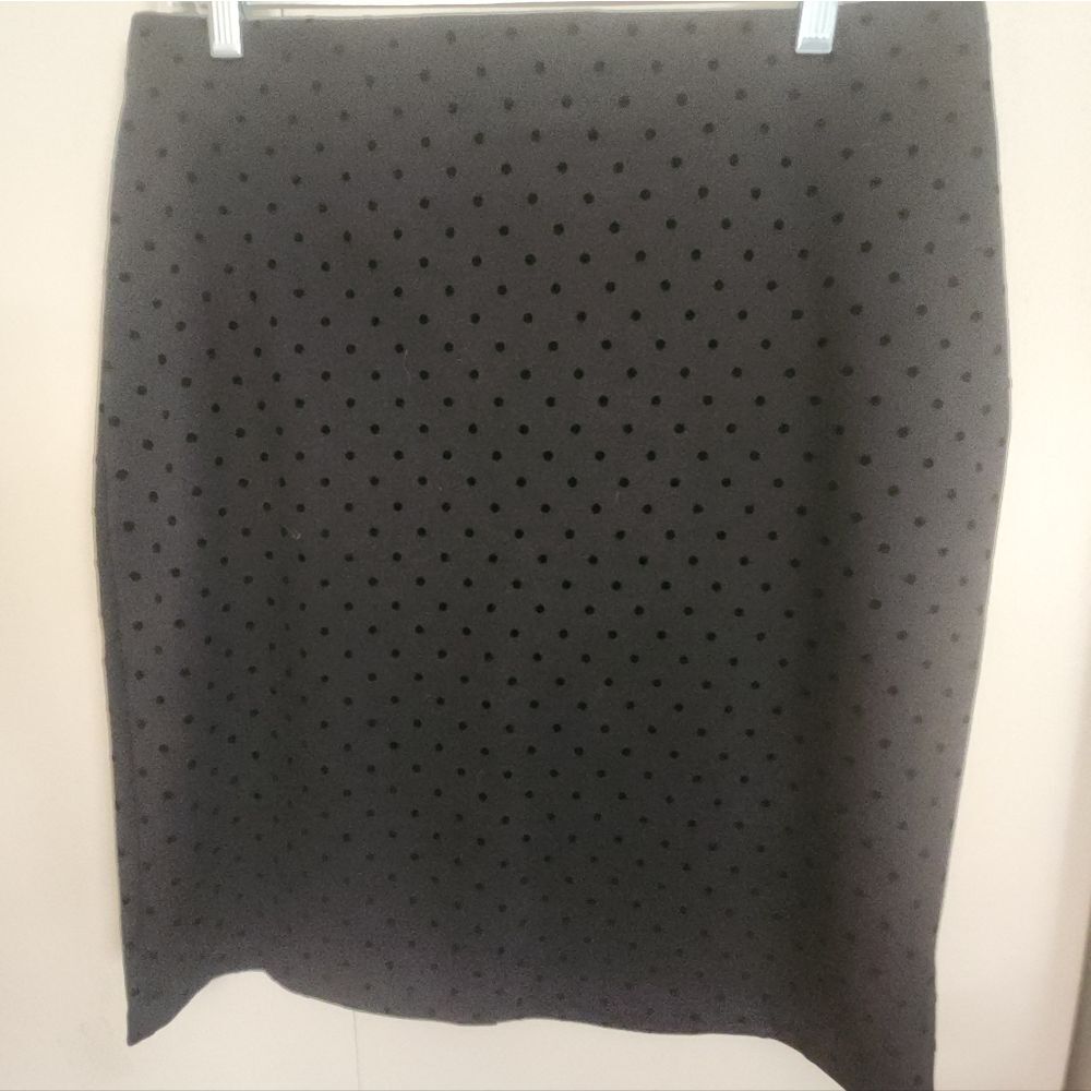 Old Navy stretch knee-high black skirt w/velvety polka dots 3" elastic waistband